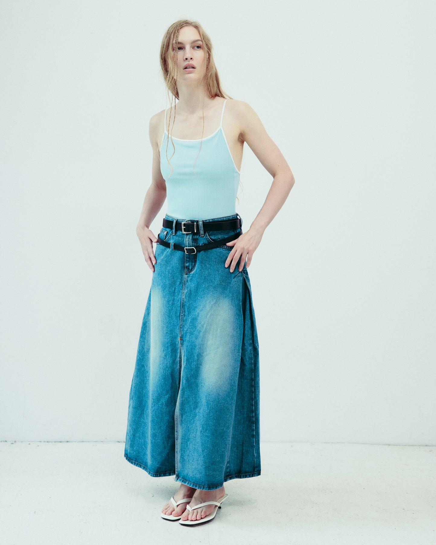 DROP 5 DOUBLE BELTED DENIM SKIRT